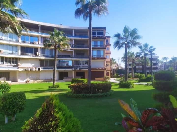 Luxury Duplex Mamoura Beach: Vip Beachfront With Helnan Views *